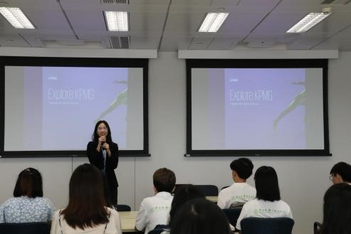 人力资源部陈嘉丽校友主持活动&nbsp;