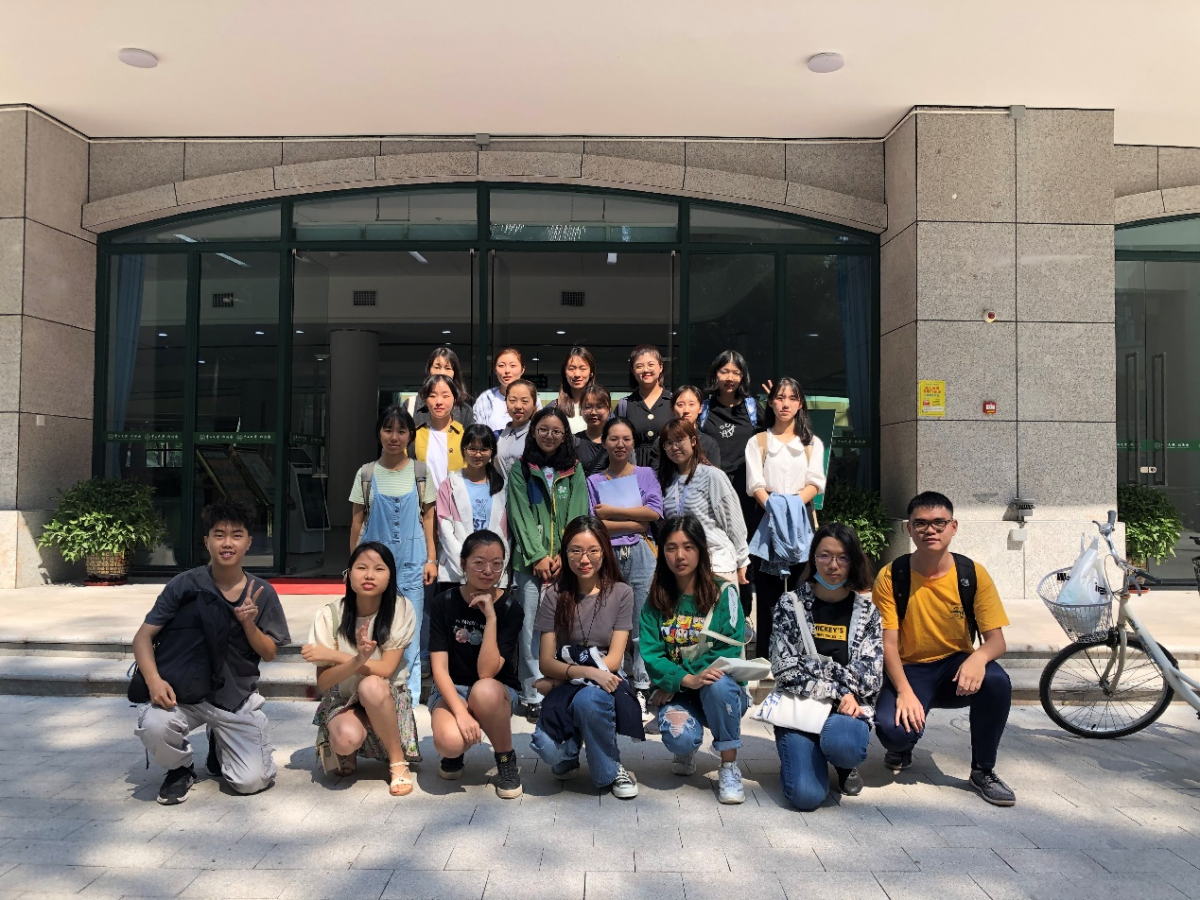 外国语学院辩论队全体队员合照