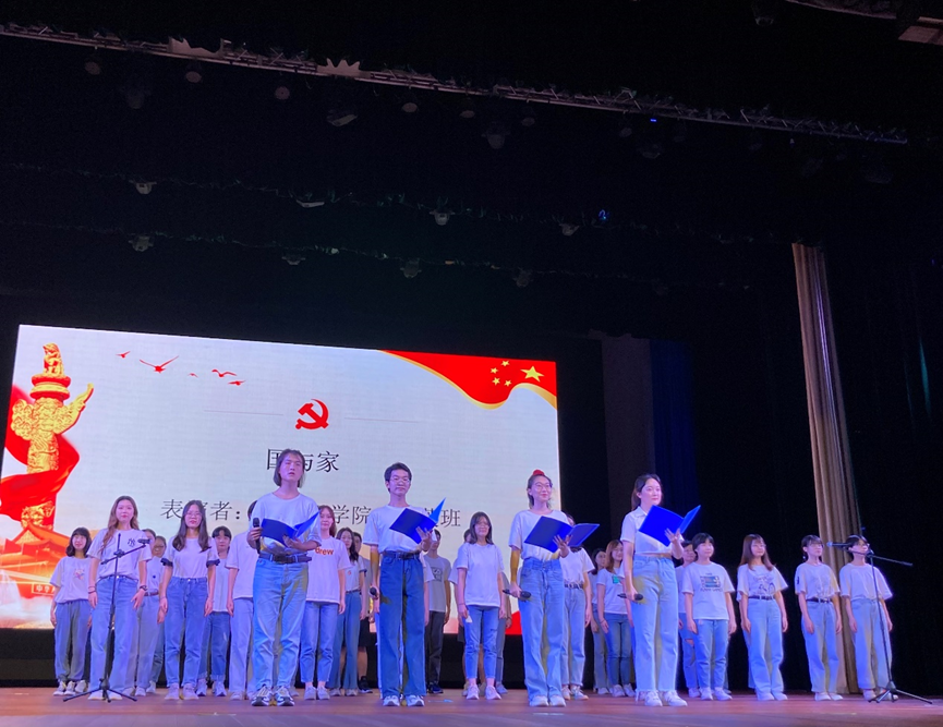 19英班大节目《国与家》