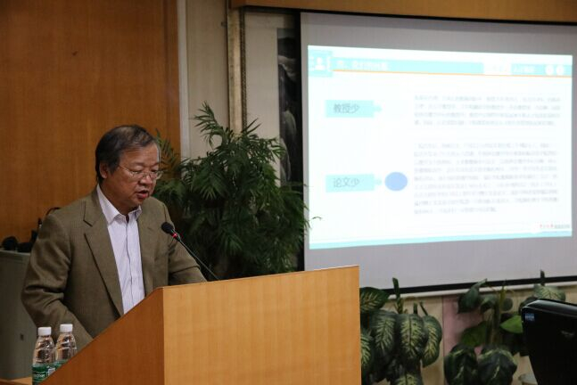 外国语学院院长王东风作学院学科建设专题报告