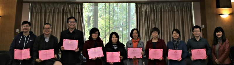 学院领导为国际汉语系班主任颁发聘书