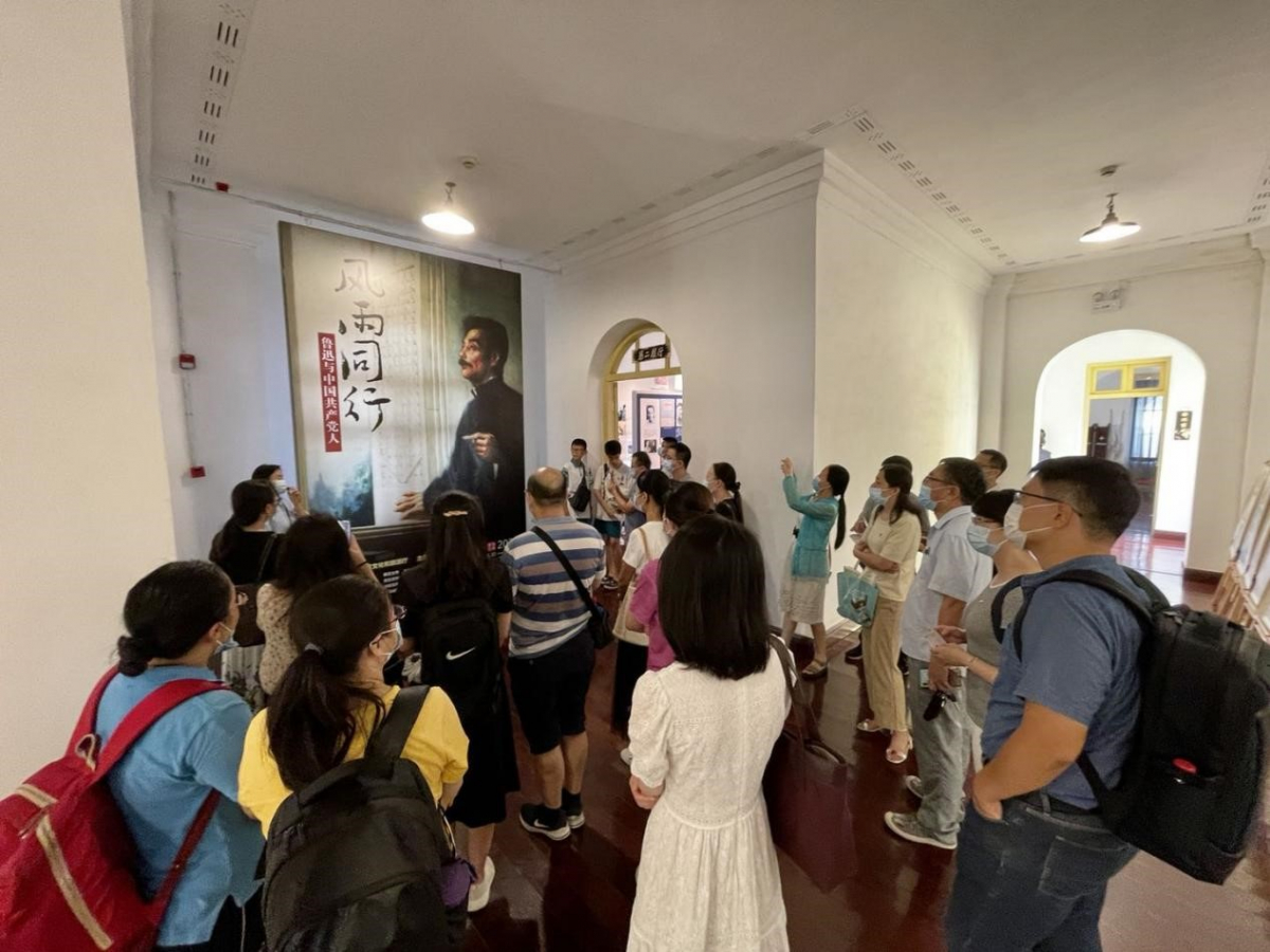 参观“风雨同行——鲁迅与中国共产党人”专题展览（二）