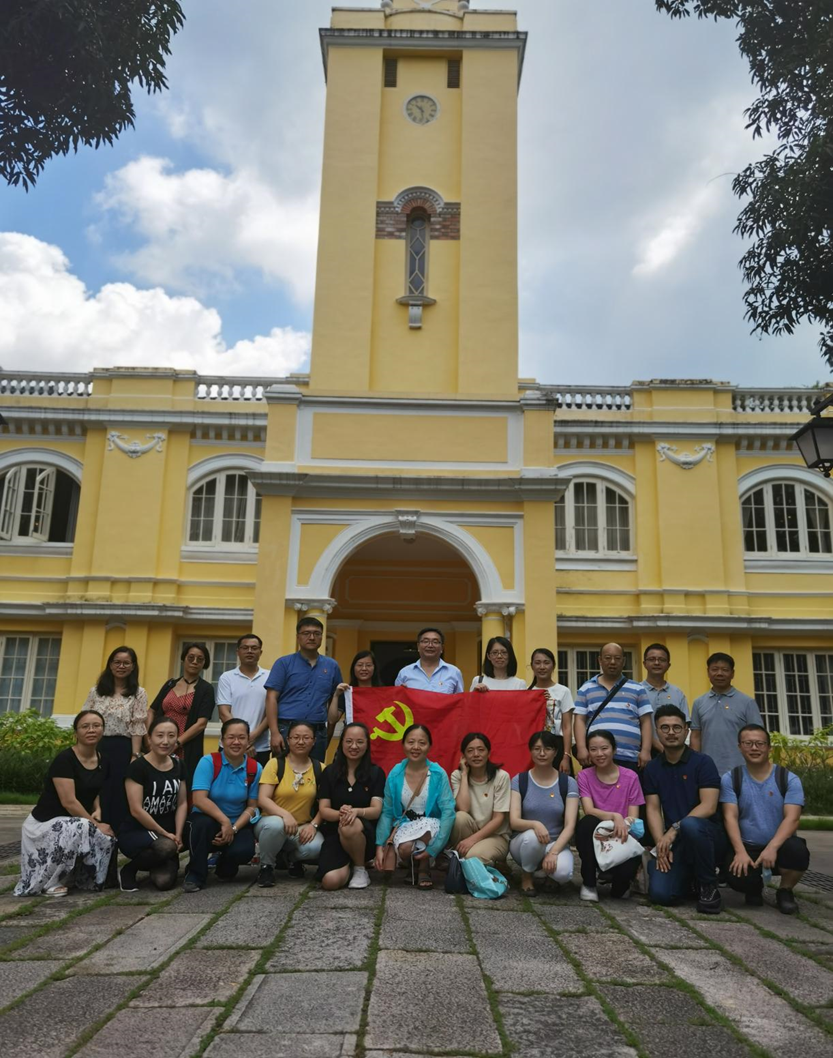 参观“风雨同行——鲁迅与中国共产党人”专题展览（一）