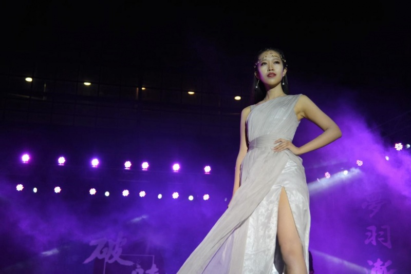 校礼仪队走秀《Flame》