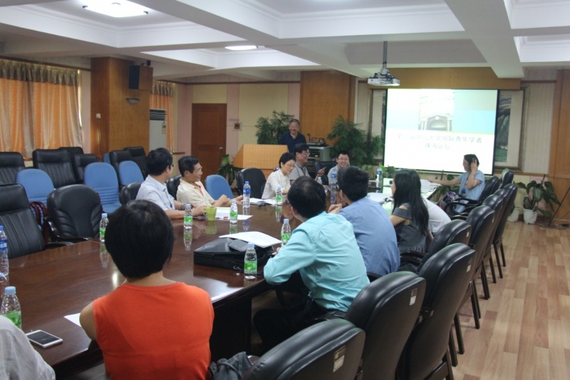 王东风院长主持学科和研究方向座谈会