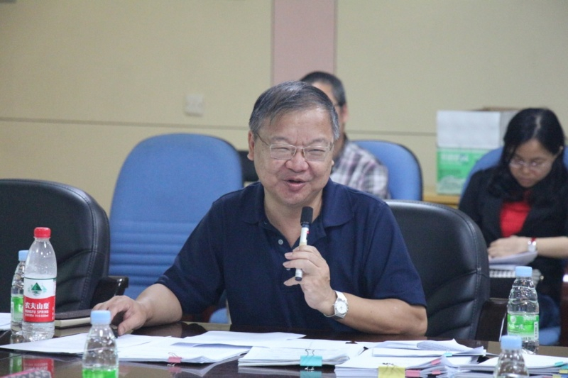 王东风院长介绍学院总体情况，与青年学者交流