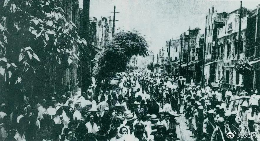  1949年5月22日，第二野战军解放南昌。